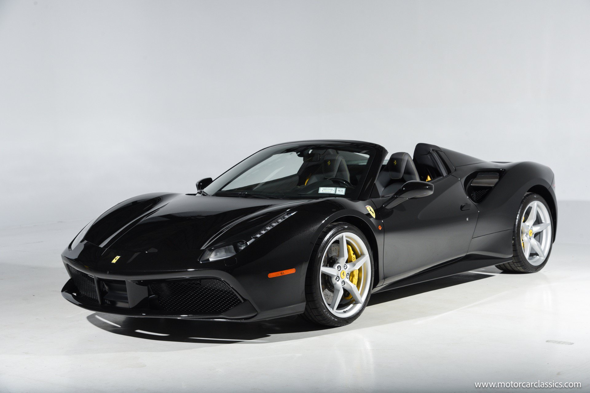 Used 2016 Ferrari 488 Spider RWD image 3