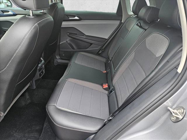 Used 2023 Volkswagen Taos SE FWD image 18