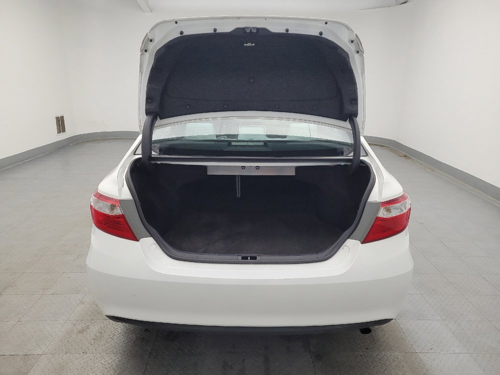 Used 2015 Toyota Camry LE image 29