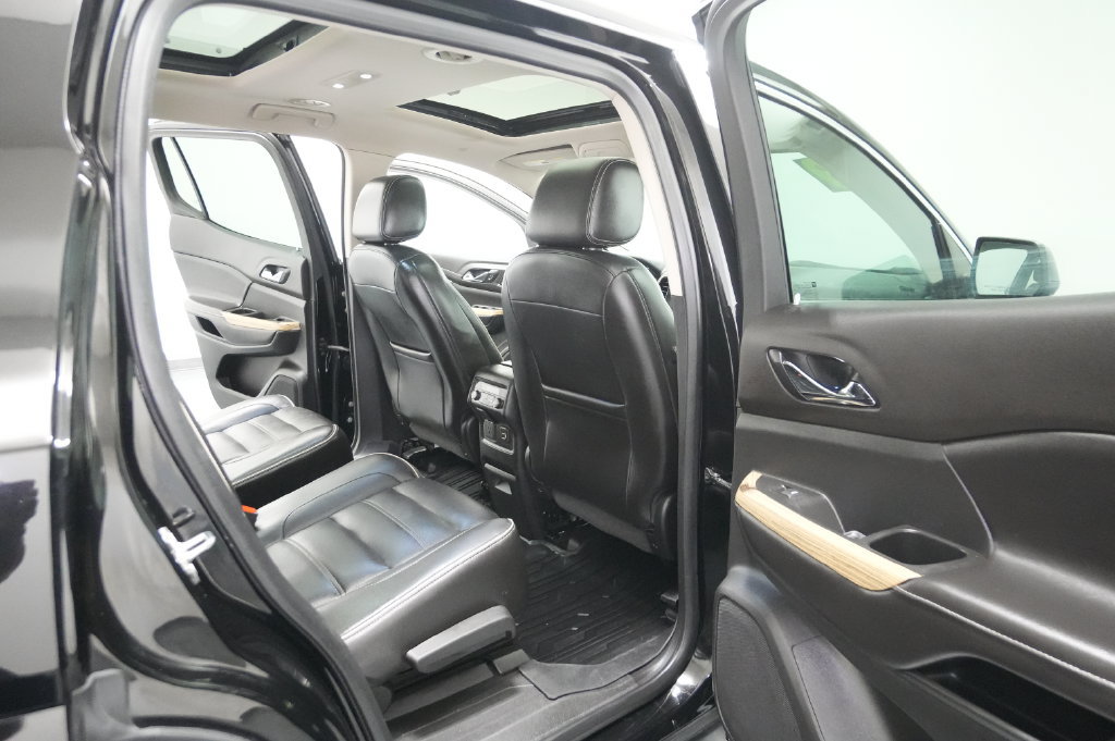 Used 2019 GMC Acadia Denali w/ Technology Package AWD/4WD image 32