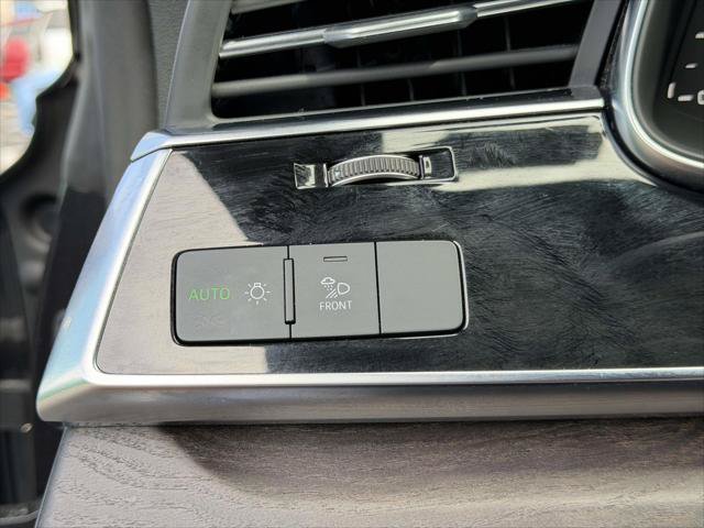 Used 2019 Audi Q8 Premium Plus w/ Premium Plus AWD/4WD image 24