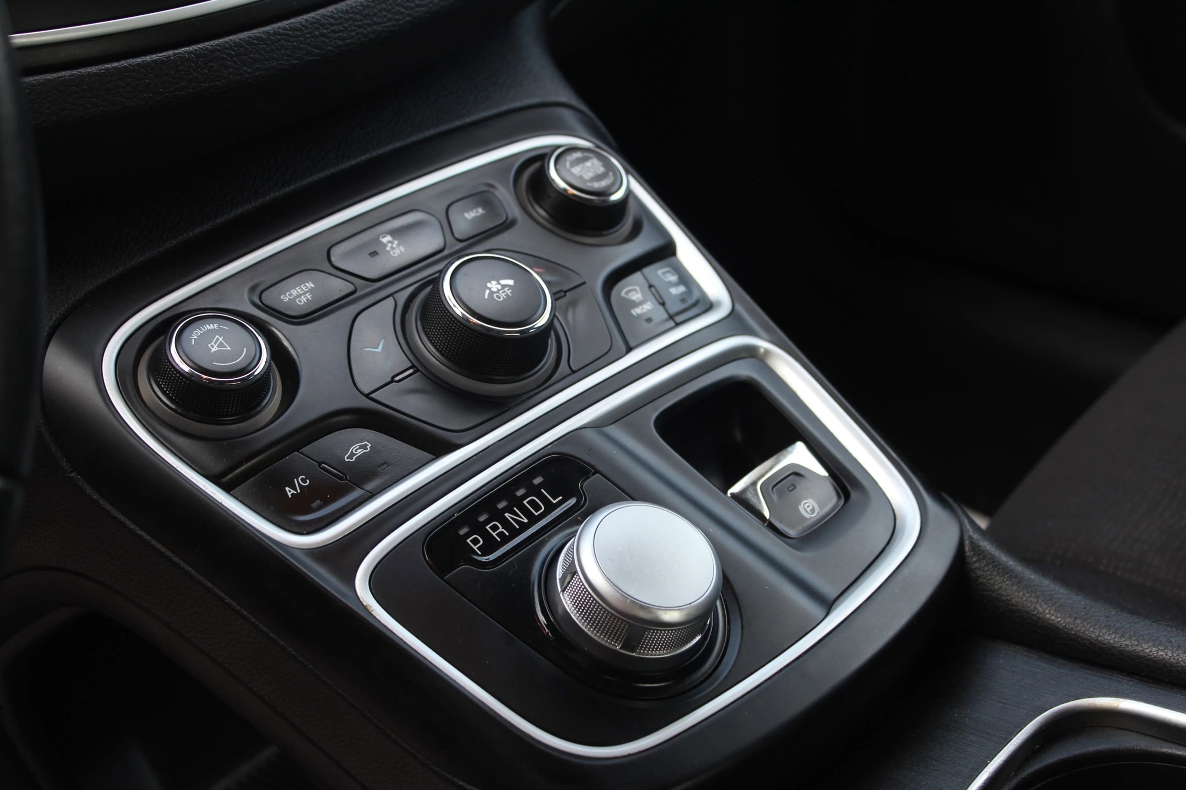 Used 2015 Chrysler 200 Limited w/ Convenience Group image 22