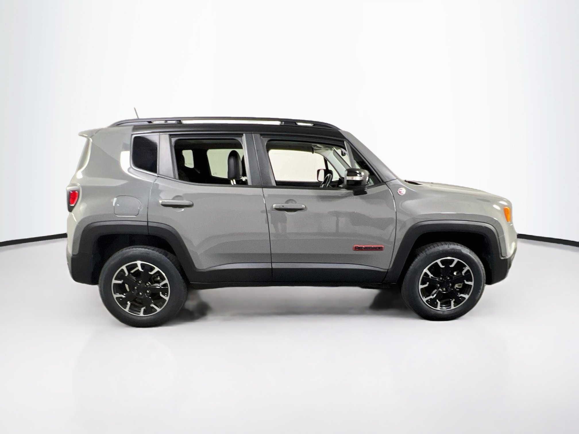 Used 2023 Jeep Renegade Trailhawk w/ Sun/Sound Group AWD/4WD image 4
