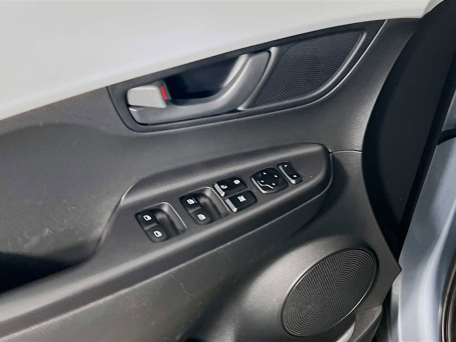 Used 2018 Hyundai Kona SEL AWD/4WD image 17