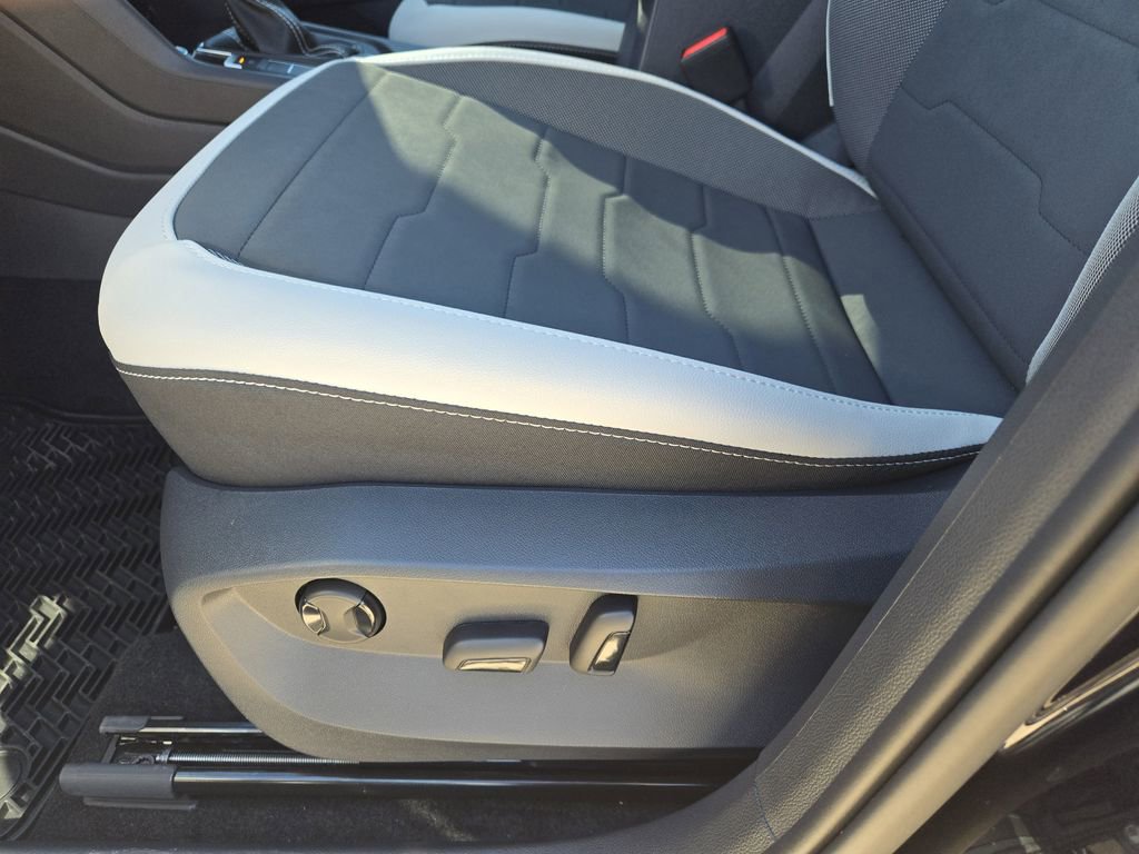 New 2026 Volkswagen Taos SE image 19