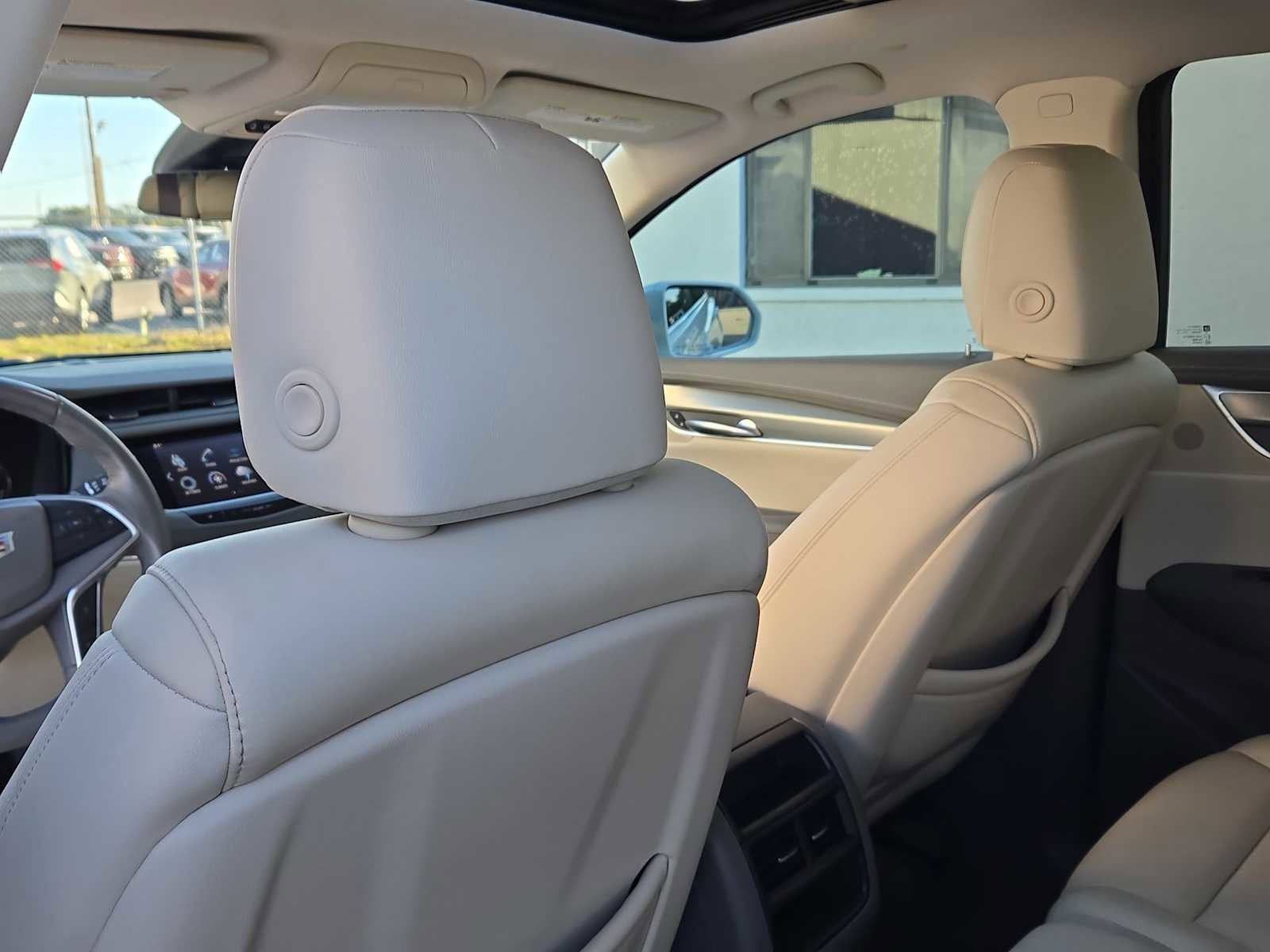 Used 2018 Cadillac XT5 Luxury w/ Driver Awareness Package image 10