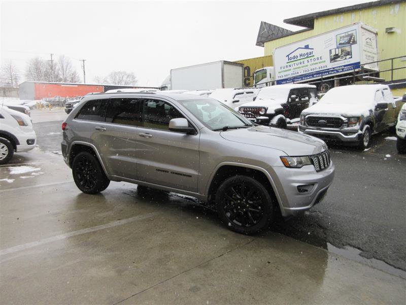 Used 2019 Jeep Grand Cherokee Altitude image 9