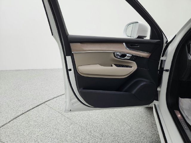 New 2025 Volvo XC90 B6 Core w/ Climate Package AWD/4WD image 25