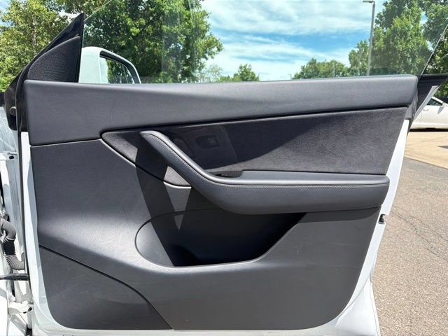 Used 2021 Tesla Model Y Long Range AWD/4WD image 25