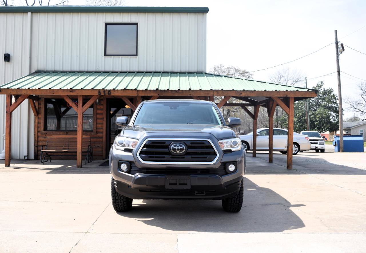 Used 2018 Toyota Tacoma SR5 AWD/4WD image 3