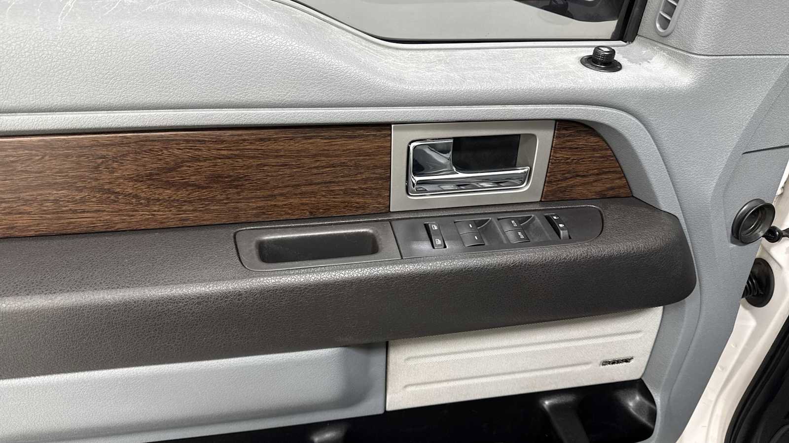 Used 2013 Ford F150 Lariat w/ Luxury Equipment Group image 15