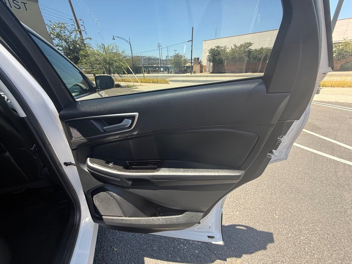 Used 2016 Ford Edge SEL w/ Equipment Group 201A FWD image 19