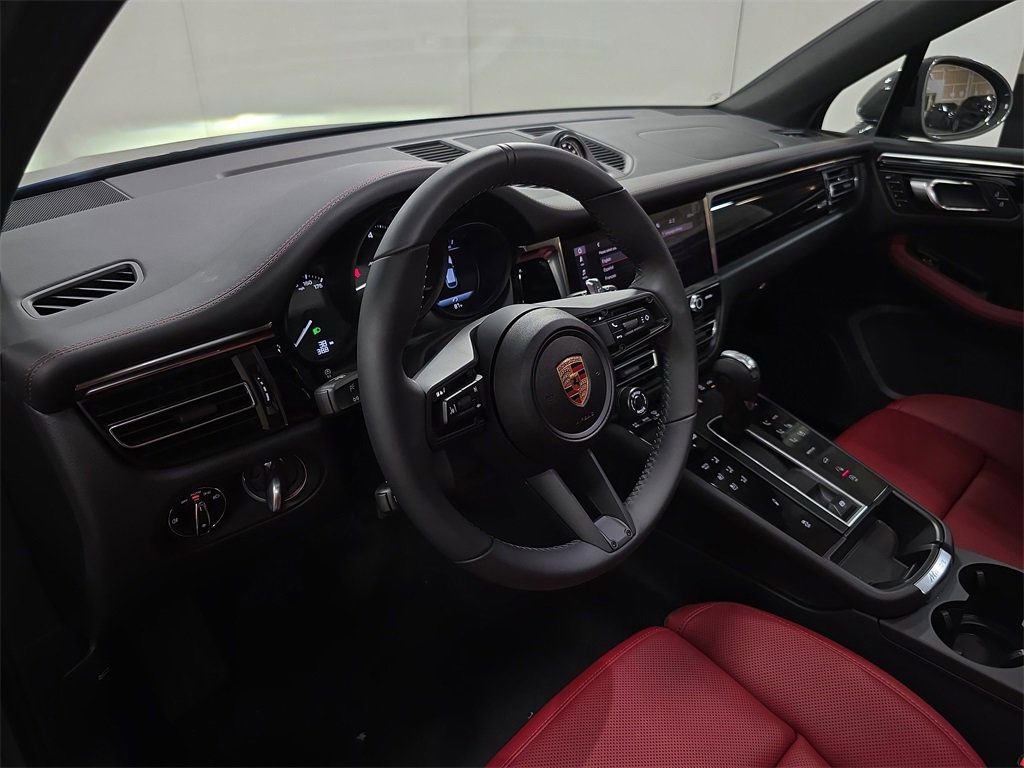Certified 2025 Porsche Macan Turbo image 4