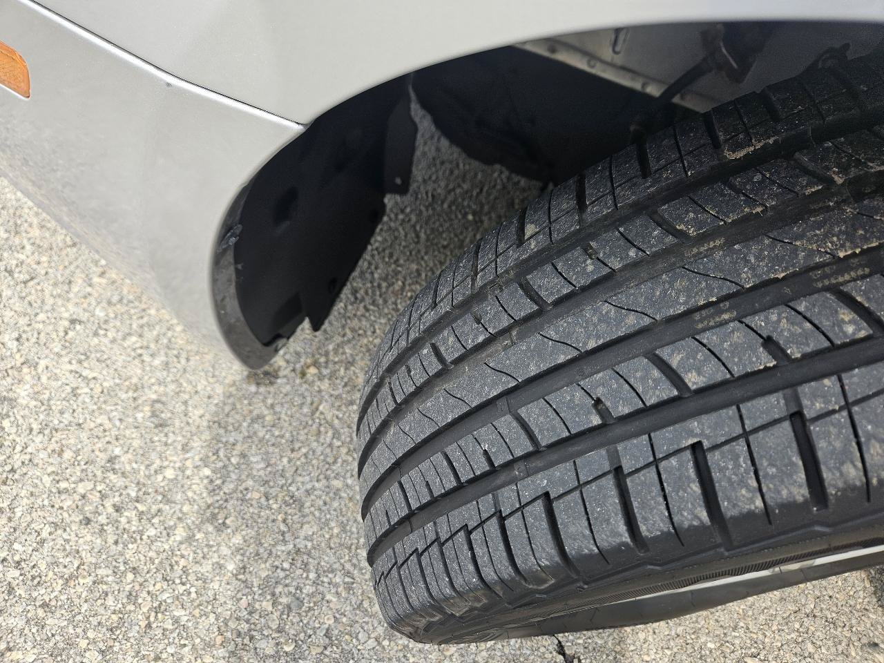 Used 2010 Chrysler Sebring Touring FWD image 7