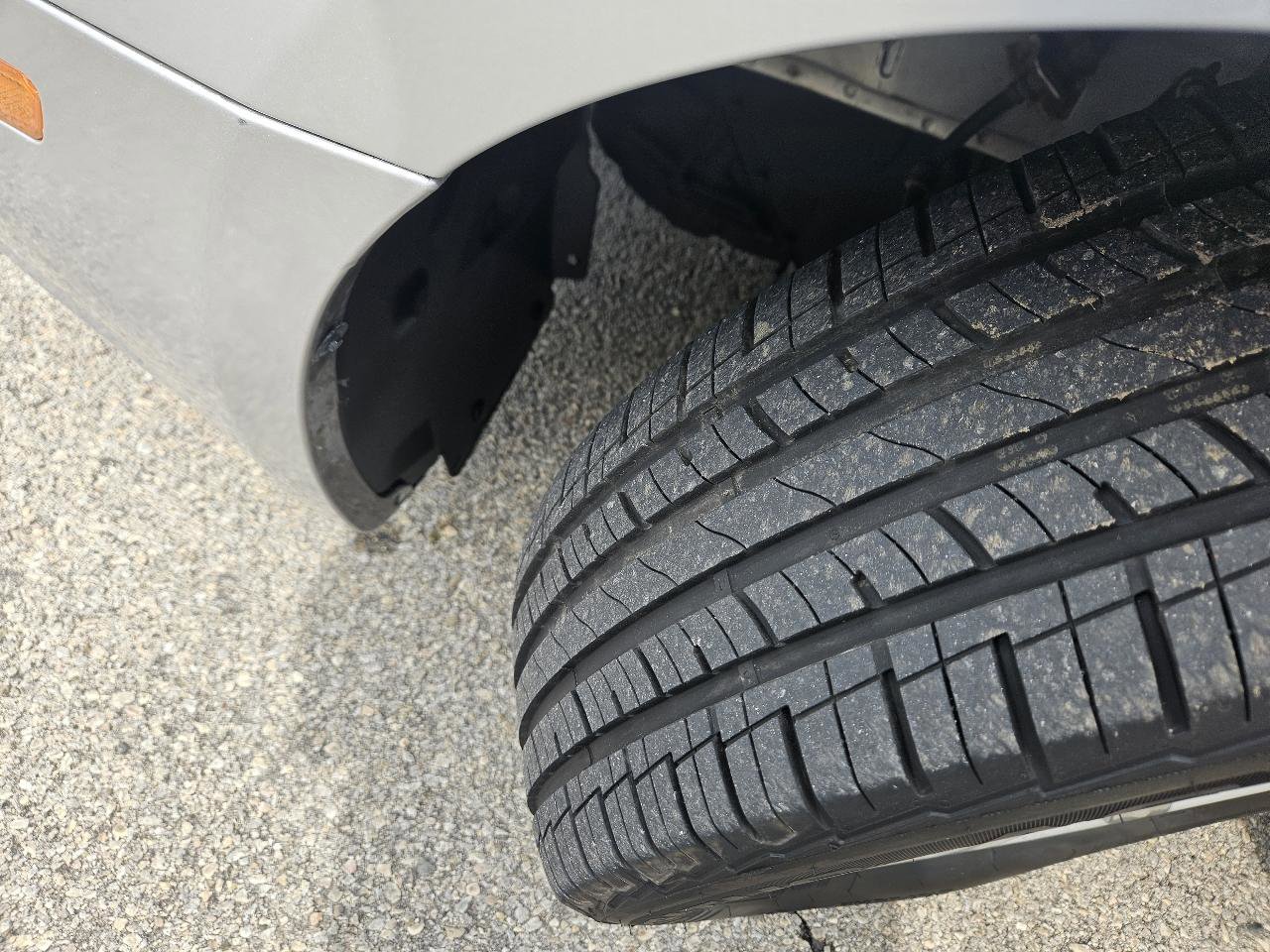 Used 2010 Chrysler Sebring Touring FWD image 7