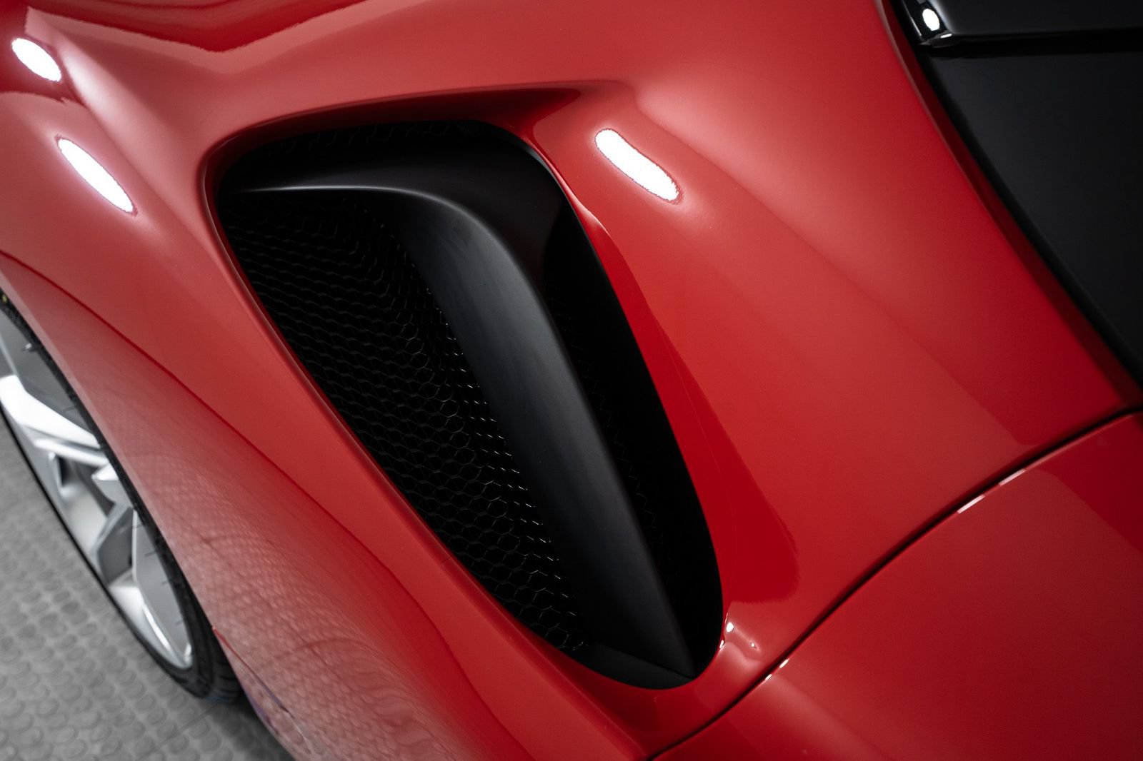 Used 2021 Ferrari SF90 Stradale AWD/4WD image 20
