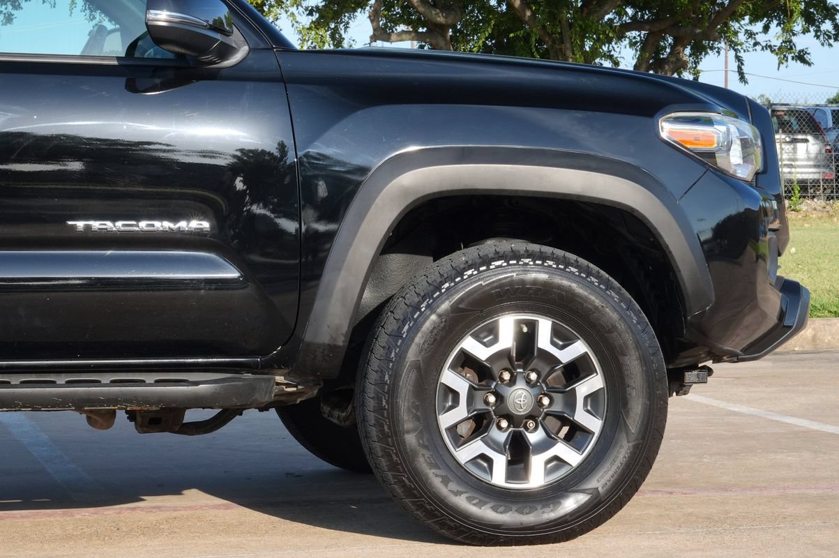 Used 2016 Toyota Tacoma TRD Off-Road AWD/4WD image 29