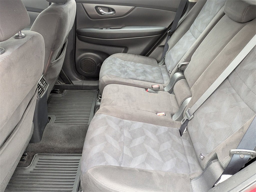 Used 2015 Nissan Rogue S image 12