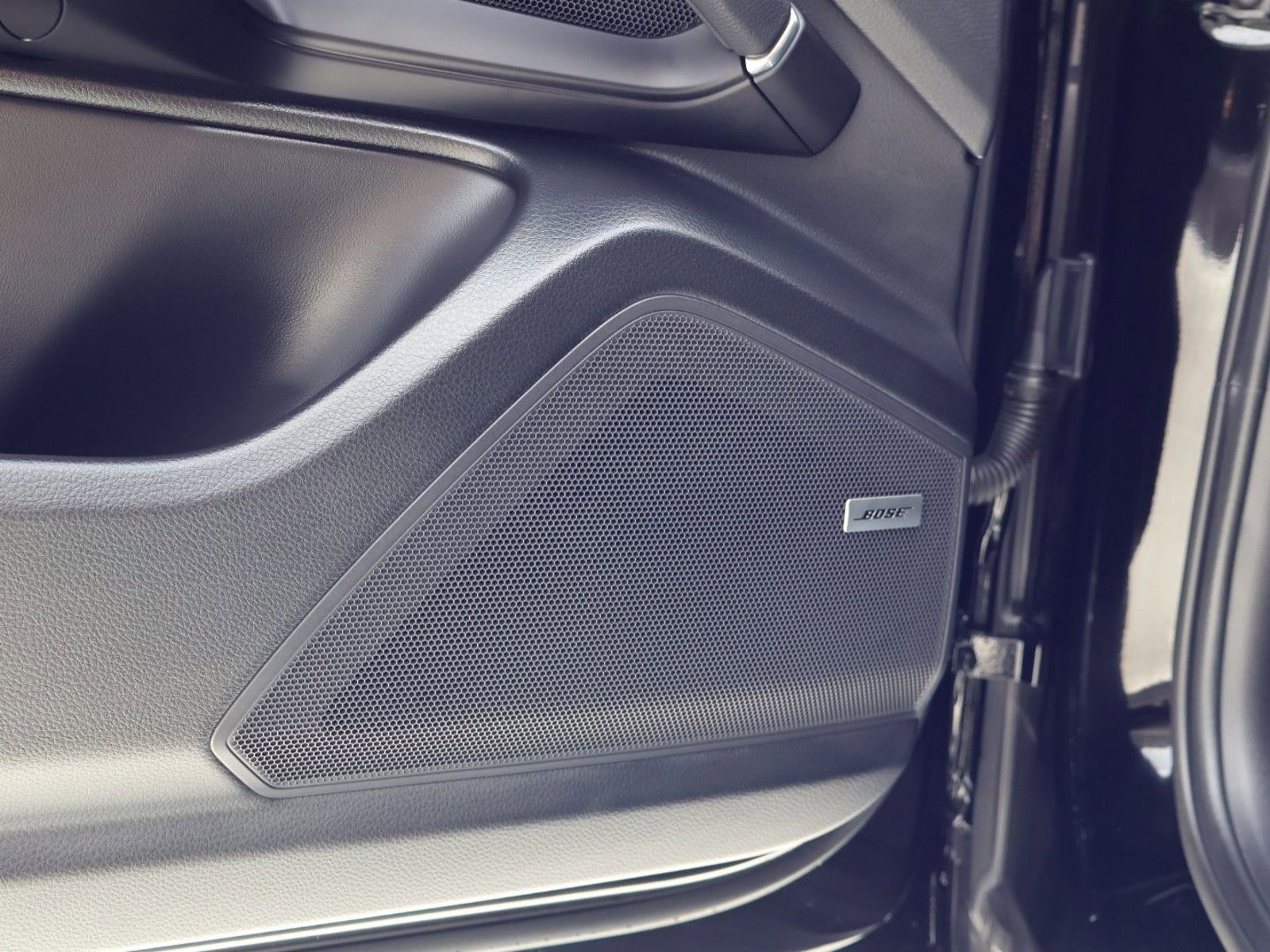 Certified 2023 Porsche Cayenne Platinum Edition image 14