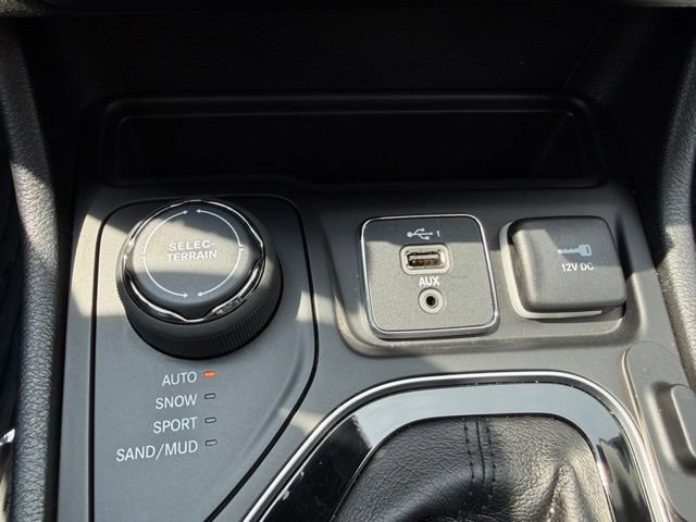 Certified 2023 Jeep Cherokee Altitude Lux w/ Lux Elite Package AWD/4WD image 24