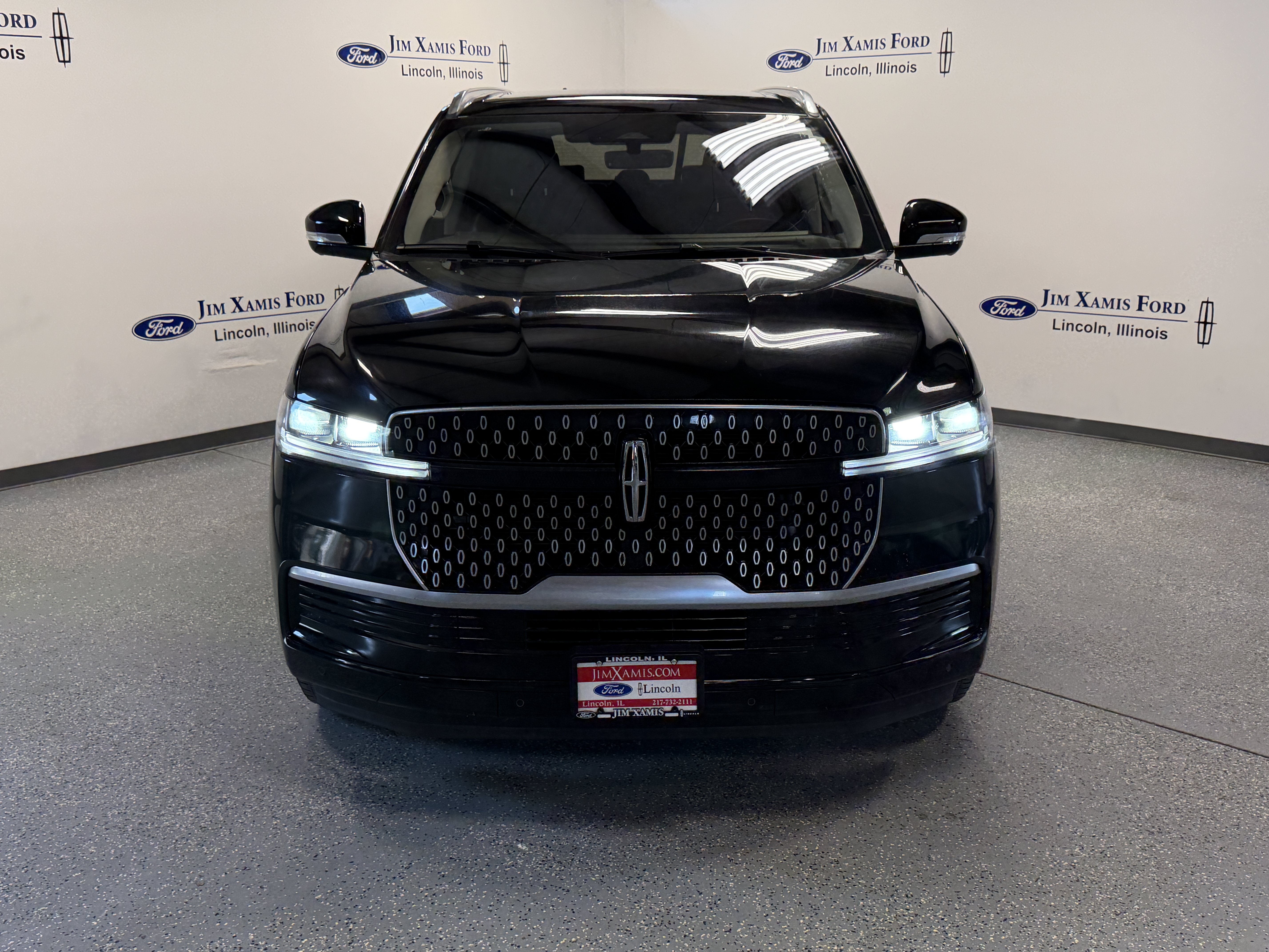 Used 2025 Lincoln Navigator L Reserve AWD/4WD image 2