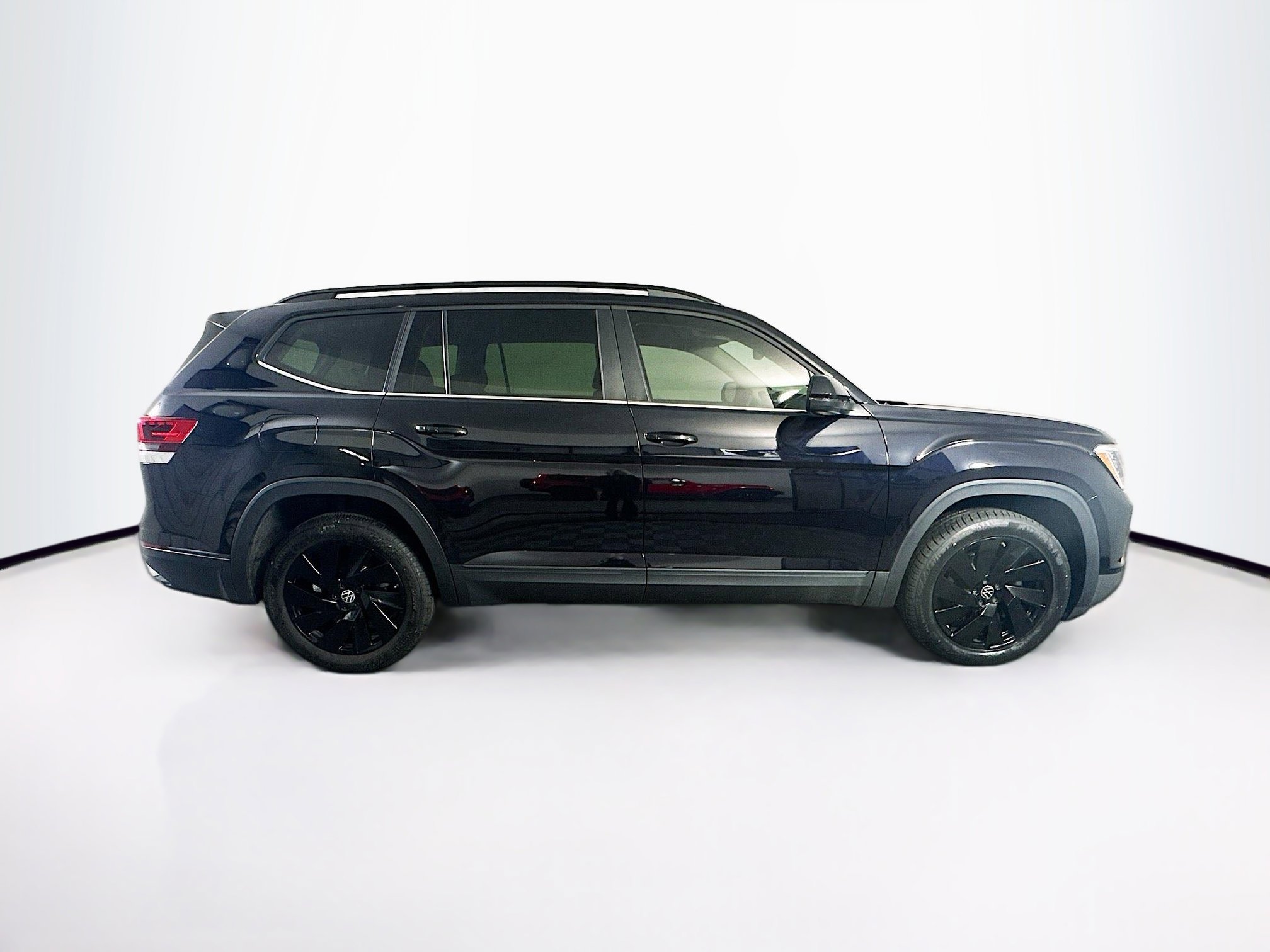 Used 2024 Volkswagen Atlas SE w/ Black Wheel Package AWD/4WD image 10