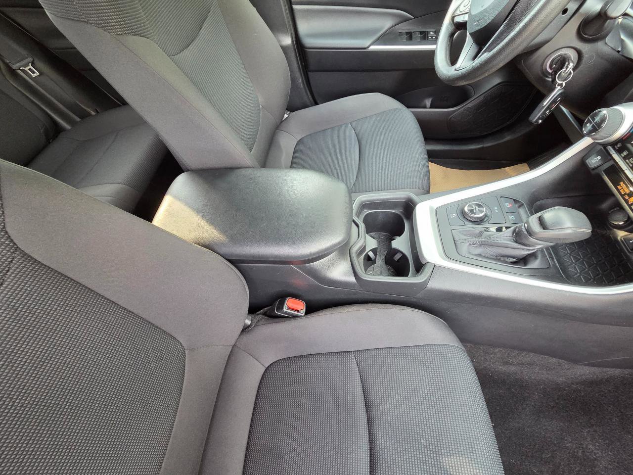 Used 2021 Toyota RAV4 LE AWD/4WD image 23