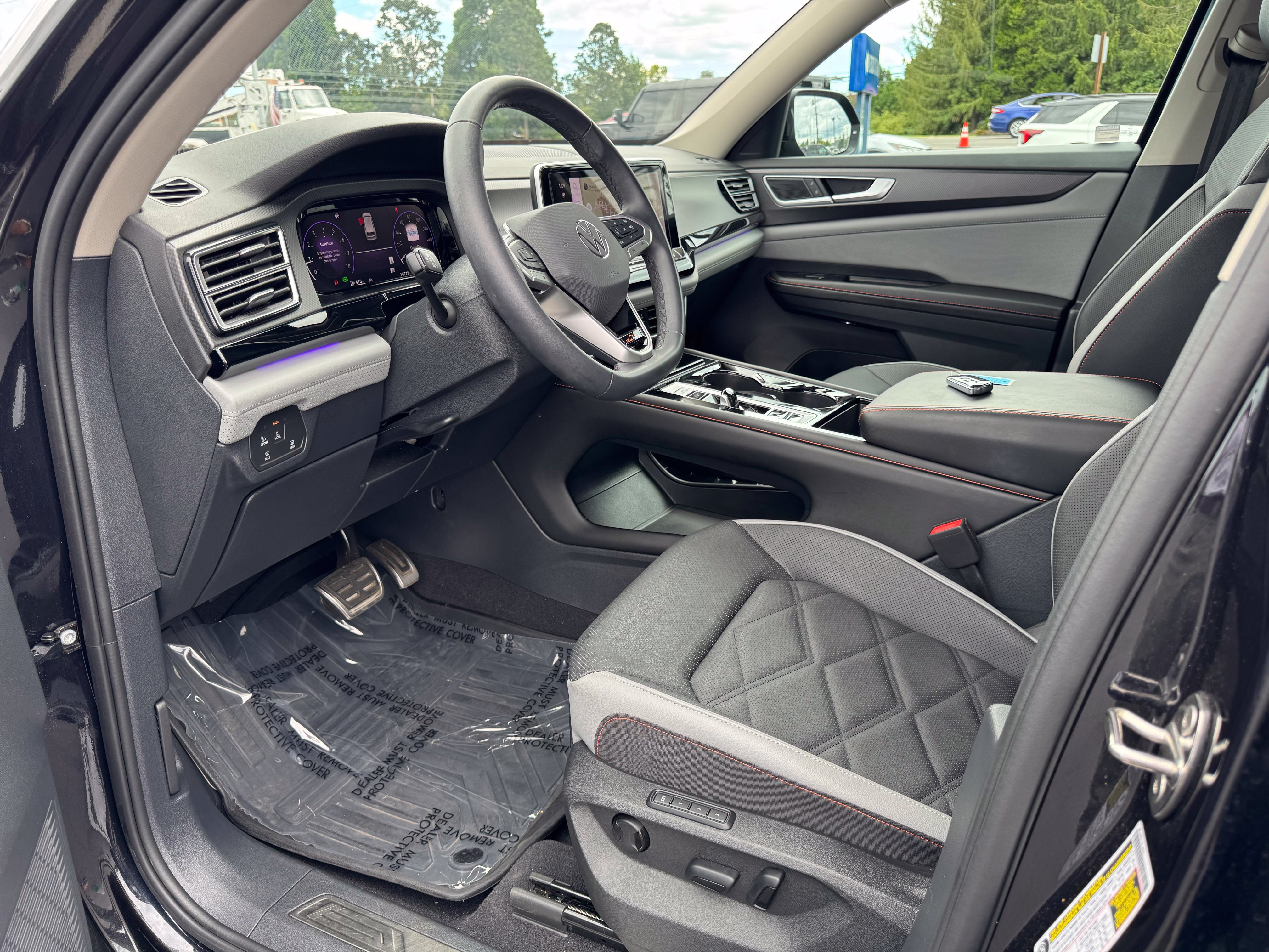 Used 2024 Volkswagen Atlas Peak Edition SEL AWD/4WD image 15
