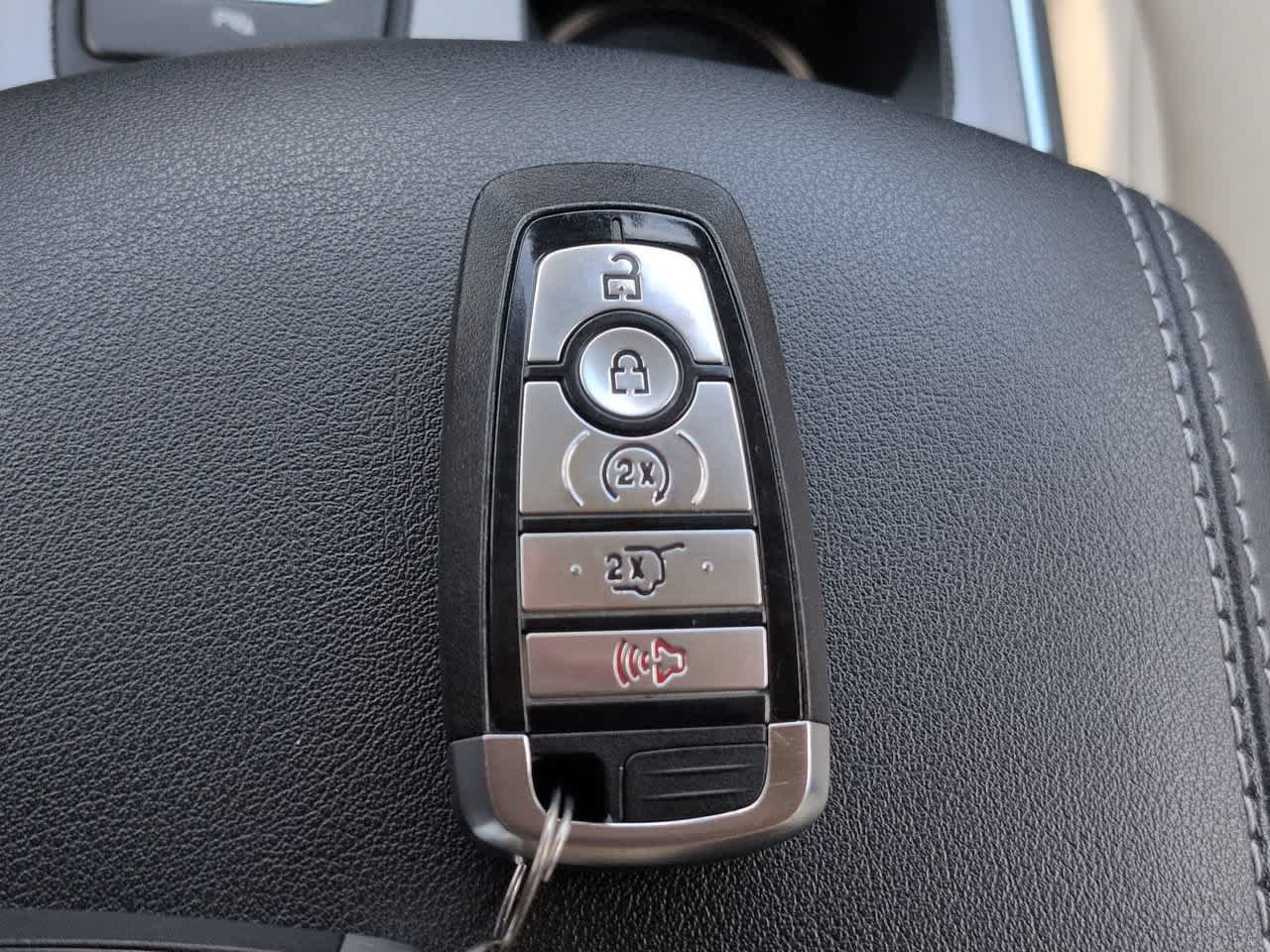 Used 2021 Ford Edge Titanium FWD image 27