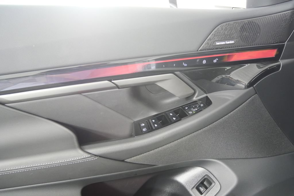 Used 2026 BMW 540i xDrive AWD/4WD image 8