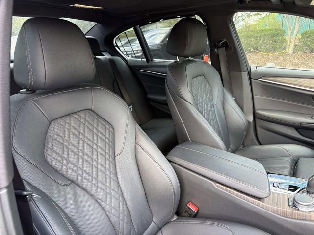 Used 2022 BMW 530i w/ M Sport Package image 17