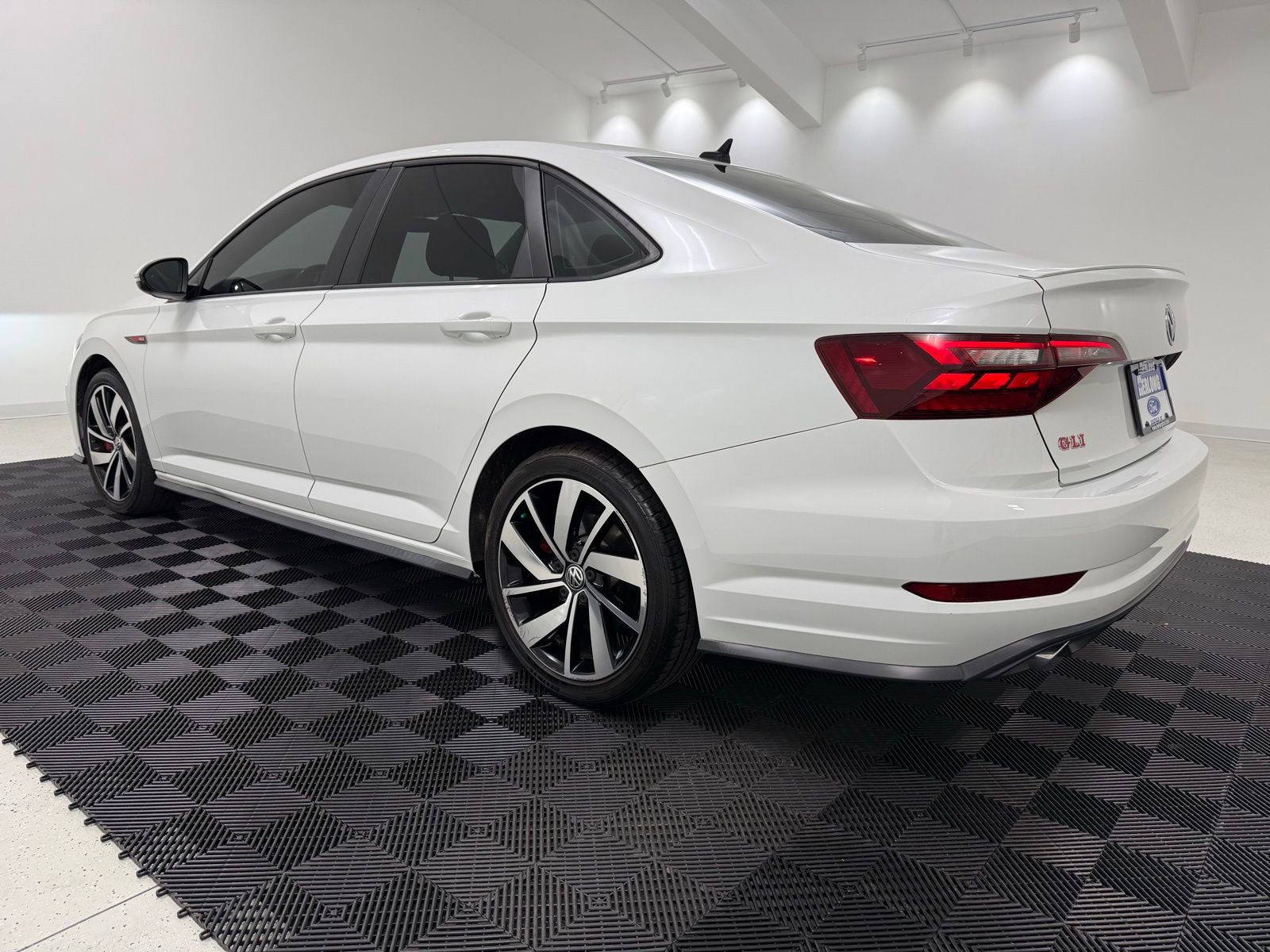 Used 2020 Volkswagen Jetta GLI FWD image 3