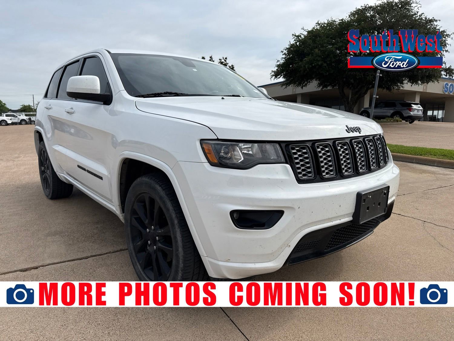 Used 2018 Jeep Grand Cherokee Altitude RWD image 1