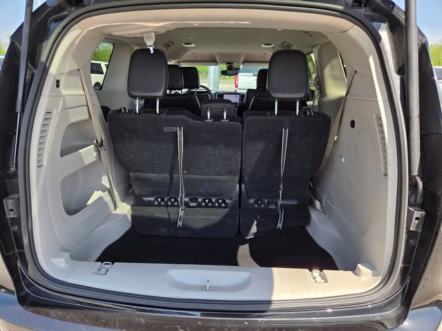 Used 2023 Chrysler Pacifica Touring-L FWD image 11