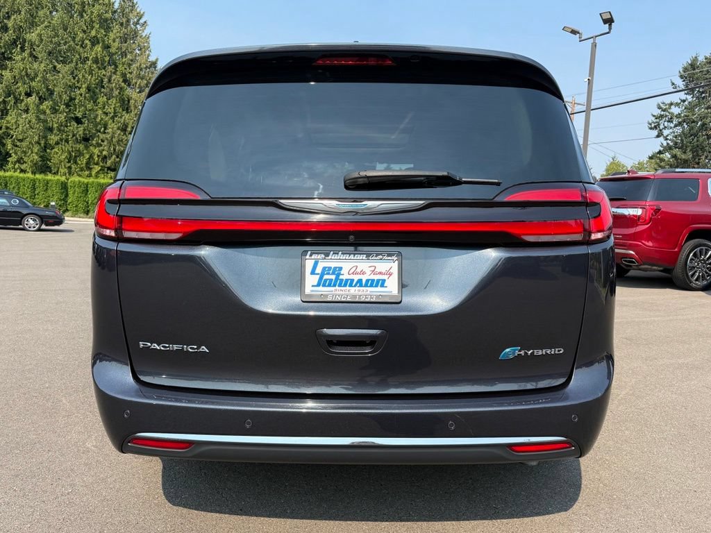 Used 2021 Chrysler Pacifica Limited w/ Premium & Safety Sphere Group FWD image 4