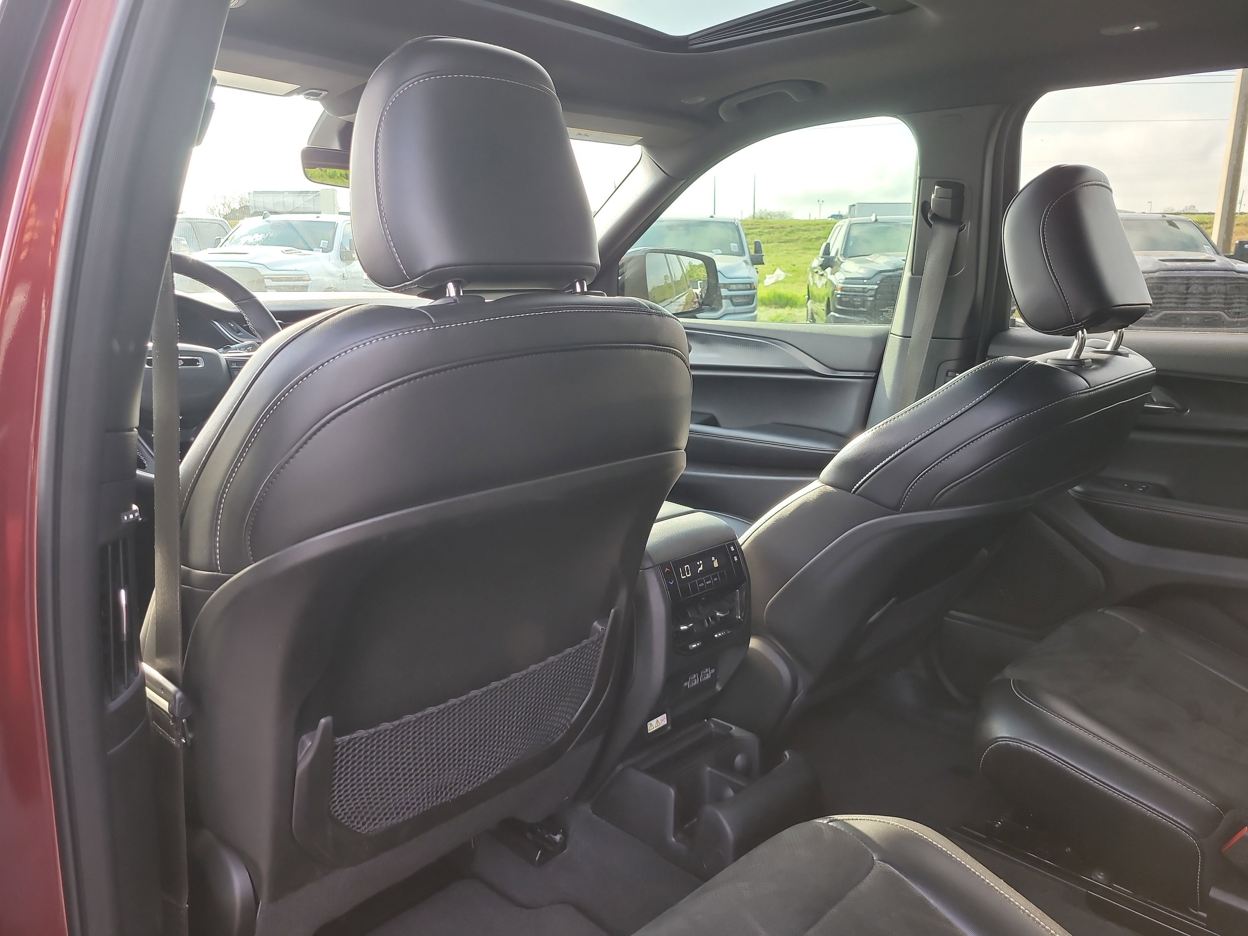 Used 2025 Jeep Grand Cherokee L Altitude image 13