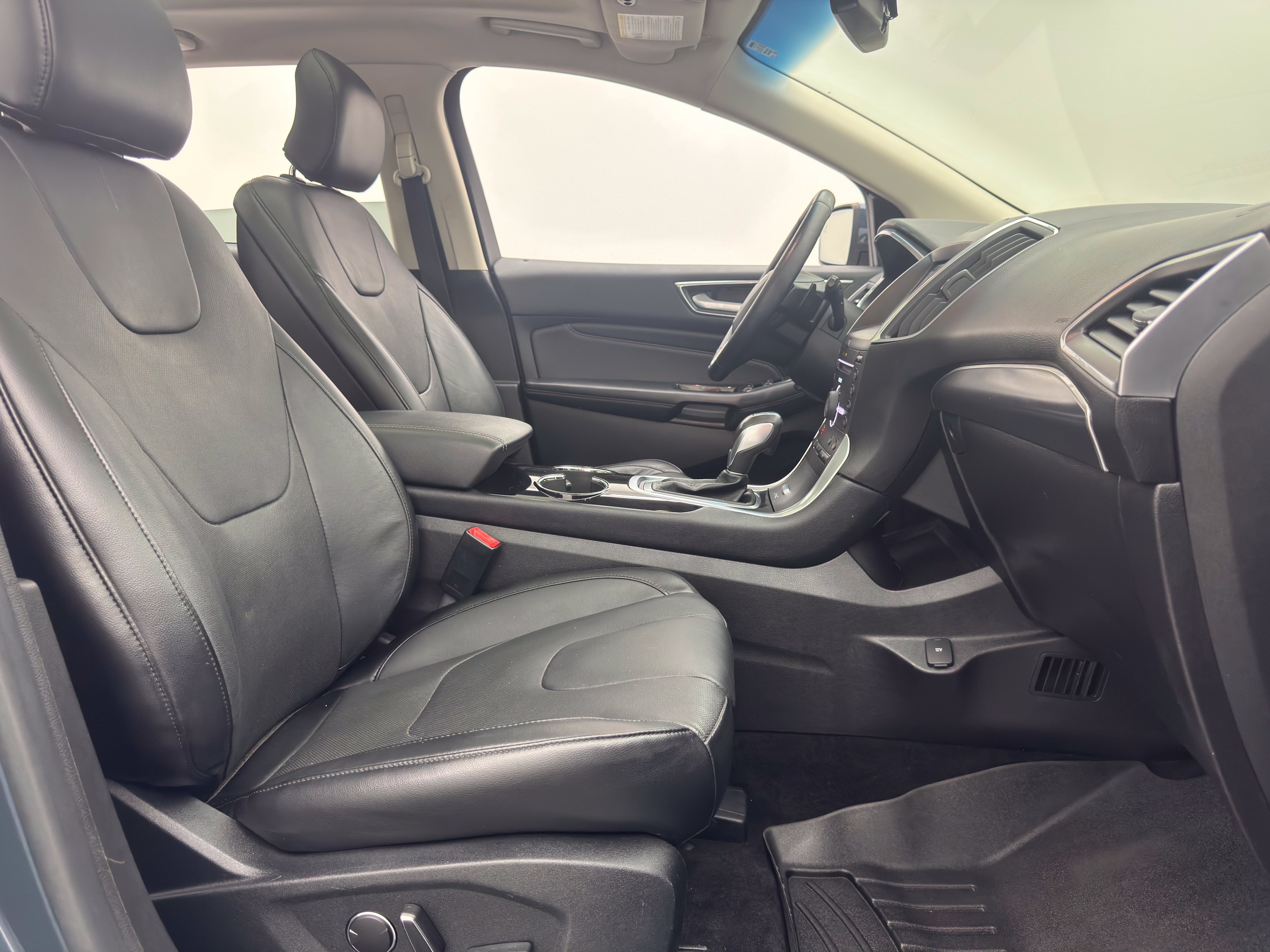 Used 2016 Ford Edge Titanium w/ Equipment Group 301A AWD/4WD image 33