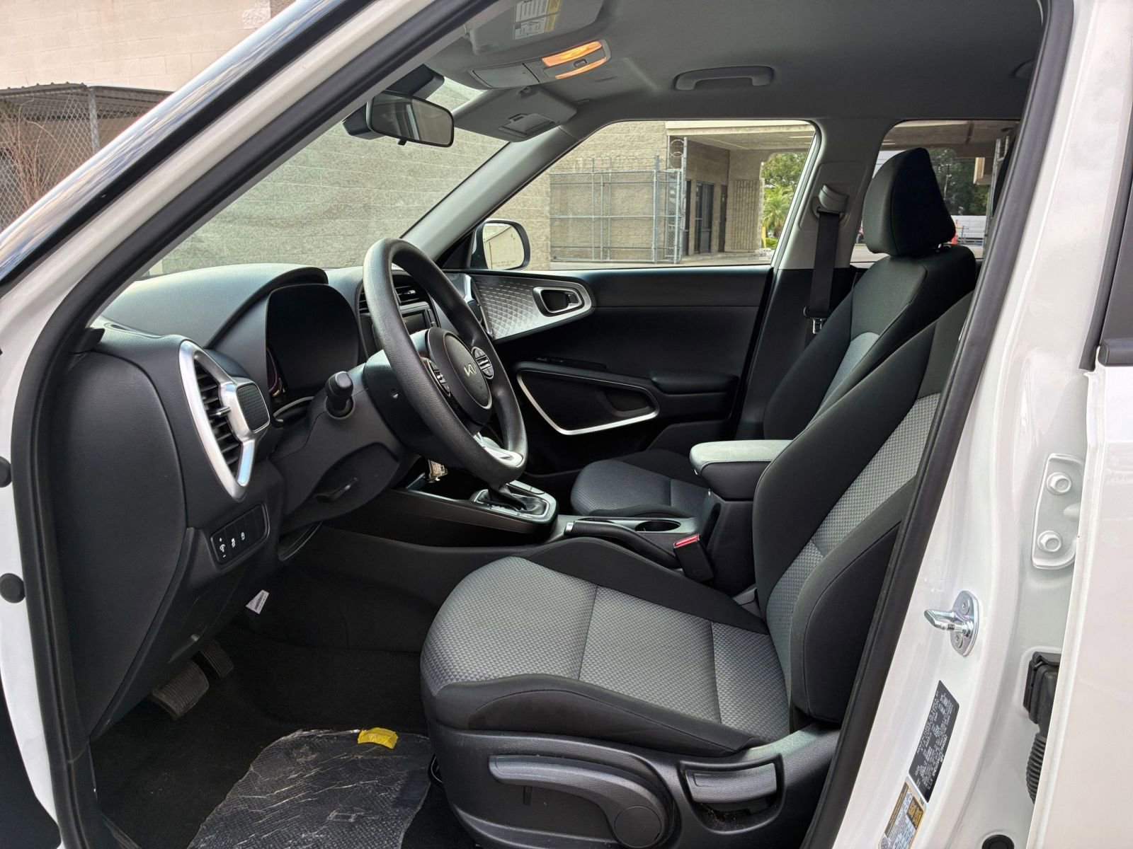 Used 2025 Kia Soul LX w/ LX Technology Package image 24