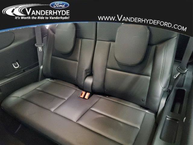 Used 2023 Ford Explorer XLT w/ Equipment Group 202A image 12