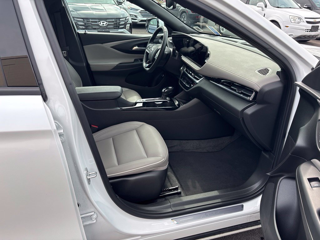 Used 2025 Buick Envista Avenir FWD image 27