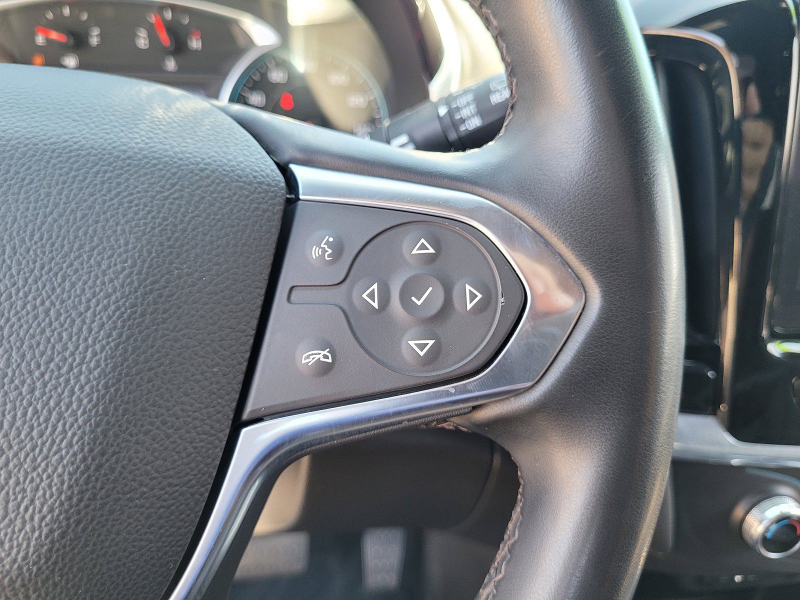 Used 2023 Chevrolet Traverse LT AWD/4WD image 24