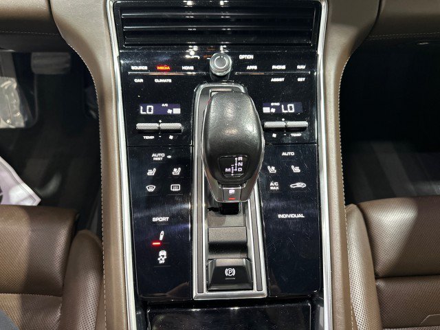 Used 2018 Porsche Panamera 4 AWD/4WD image 47