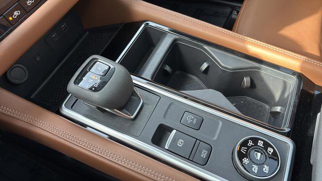 Used 2025 Nissan Pathfinder Platinum AWD/4WD image 18