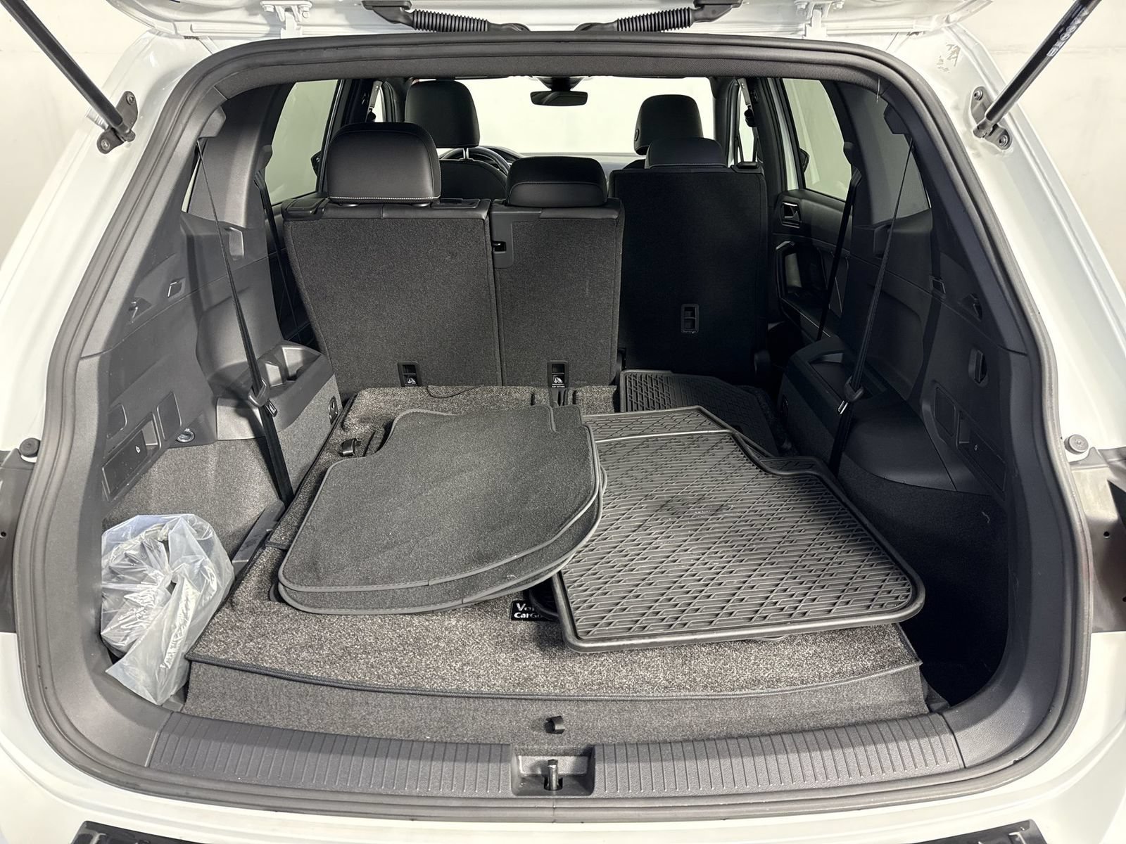 Used 2023 Volkswagen Tiguan SE R-Line FWD image 35