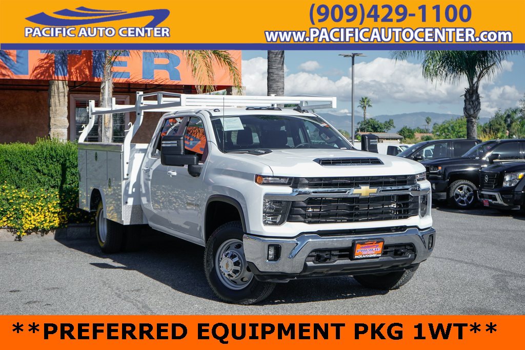 Used 2025 Chevrolet Silverado 3500 LT w/ Convenience Package image 2