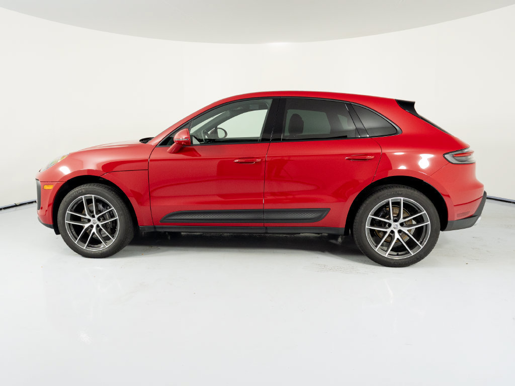 Certified 2026 Porsche Macan AWD/4WD image 8