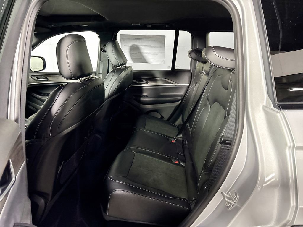 New 2026 Jeep Grand Cherokee Altitude AWD/4WD image 21