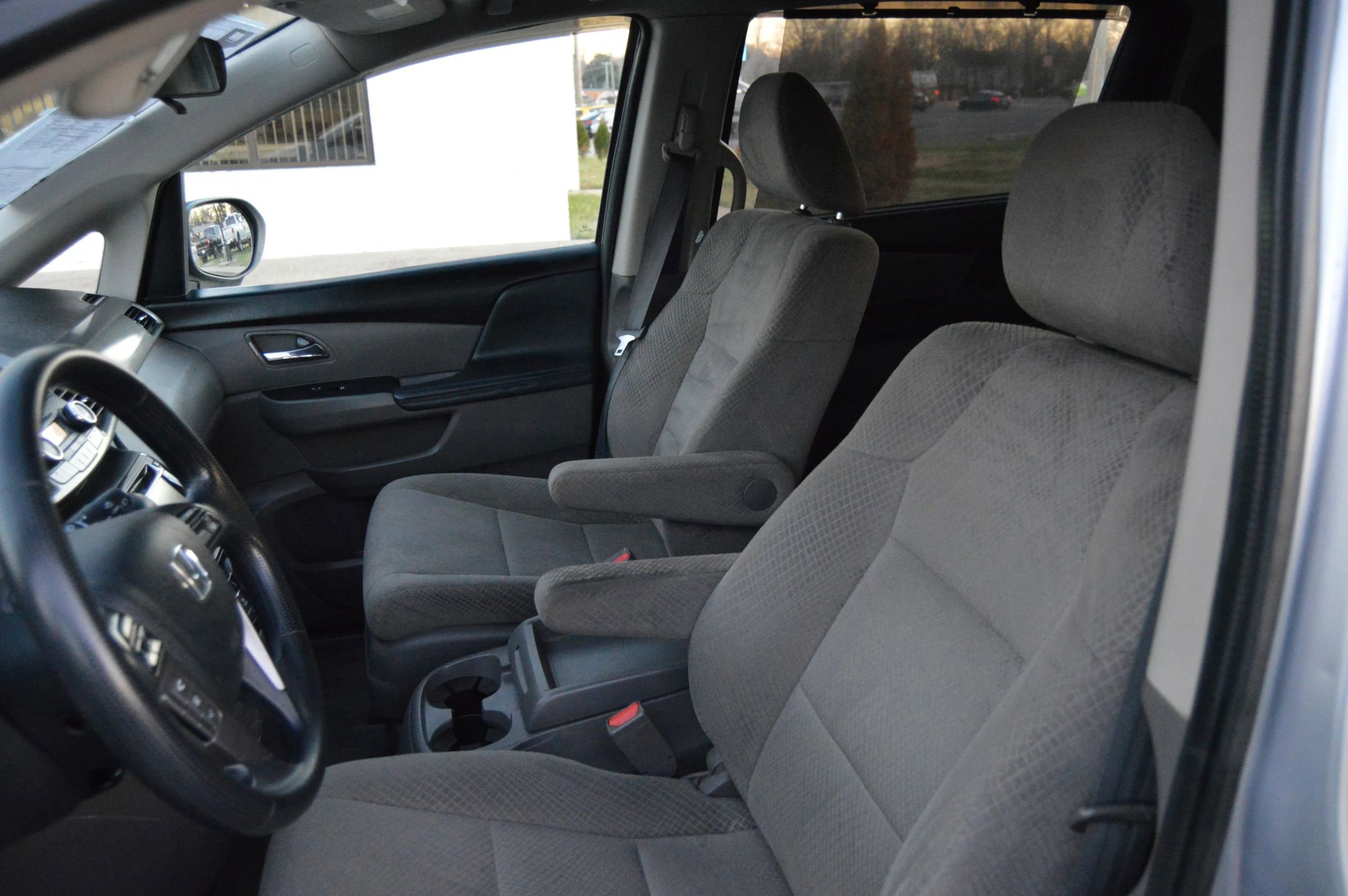 Used 2017 Honda Odyssey SE image 8