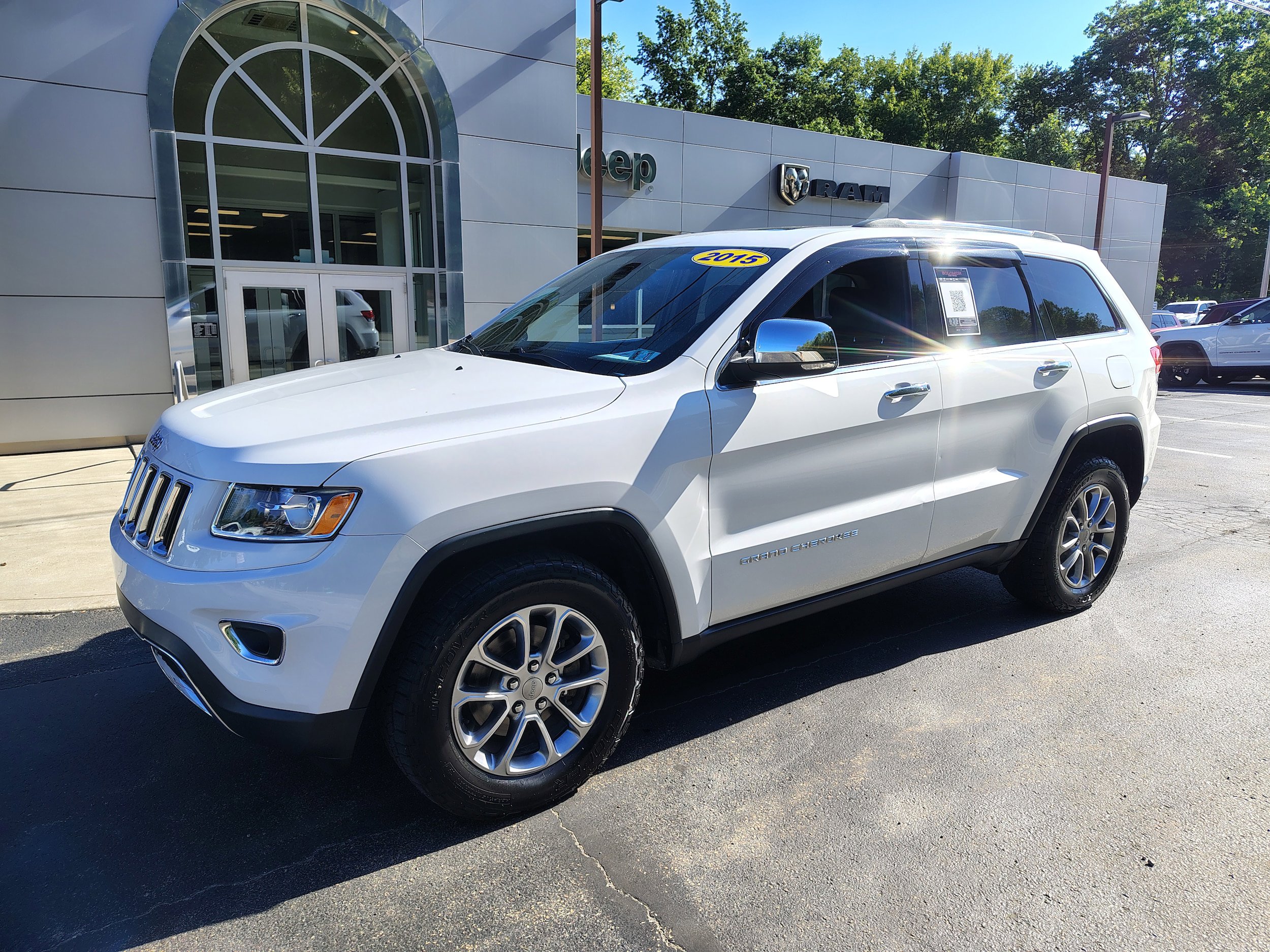 Used 2015 Jeep Grand Cherokee Limited AWD/4WD image 2