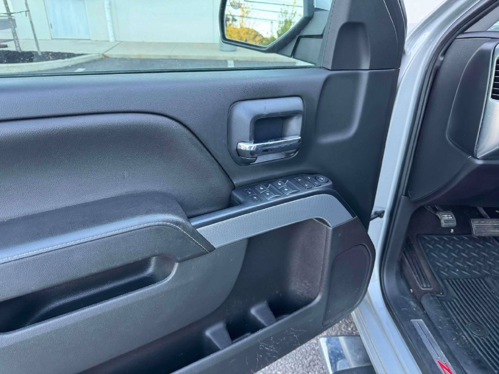 Used 2018 Chevrolet Silverado 1500 LT w/ All Star Edition AWD/4WD image 18
